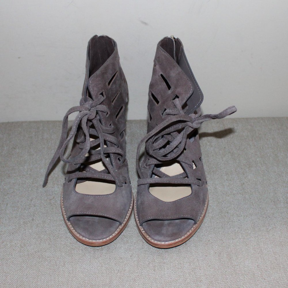 13A LADIES VINCE CAMUTO LACE UP HEELS - 6 - TAUPE - Picture 2 of 9